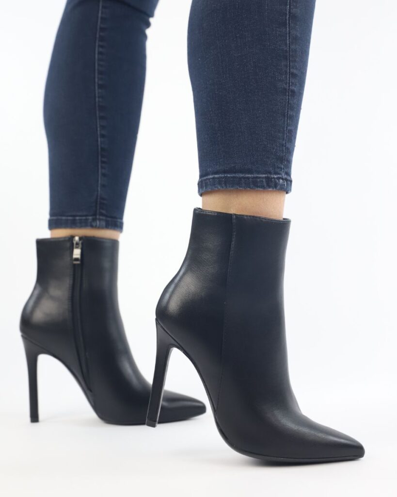 Μποτάκι Μυτερό με Τακούνι - Μαύρο